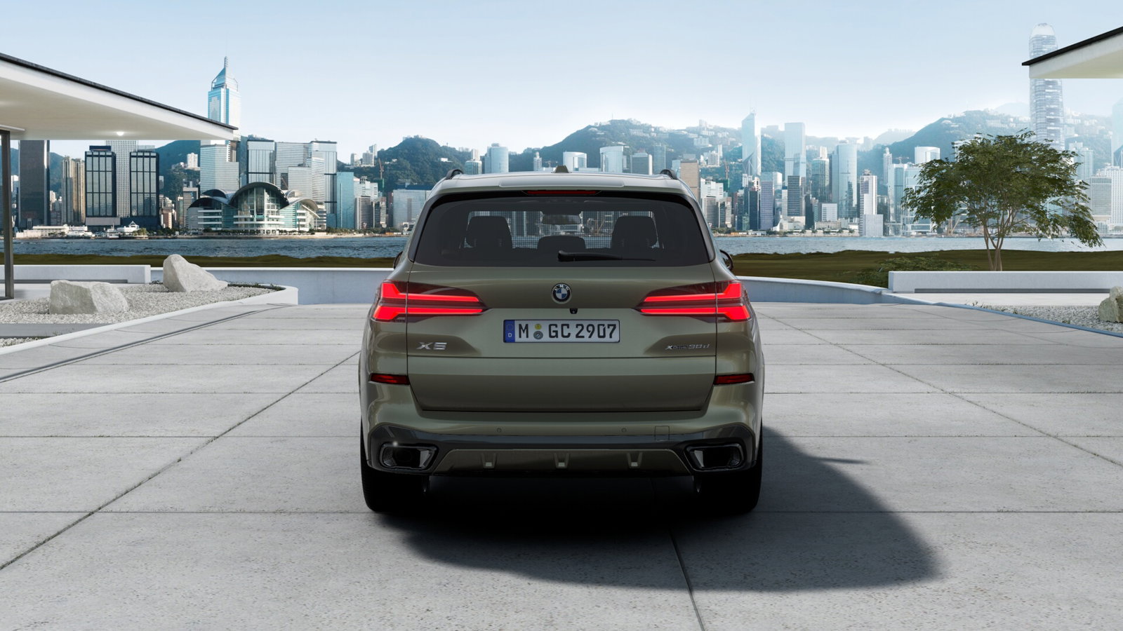 BMW X5 xDrive40i view 2