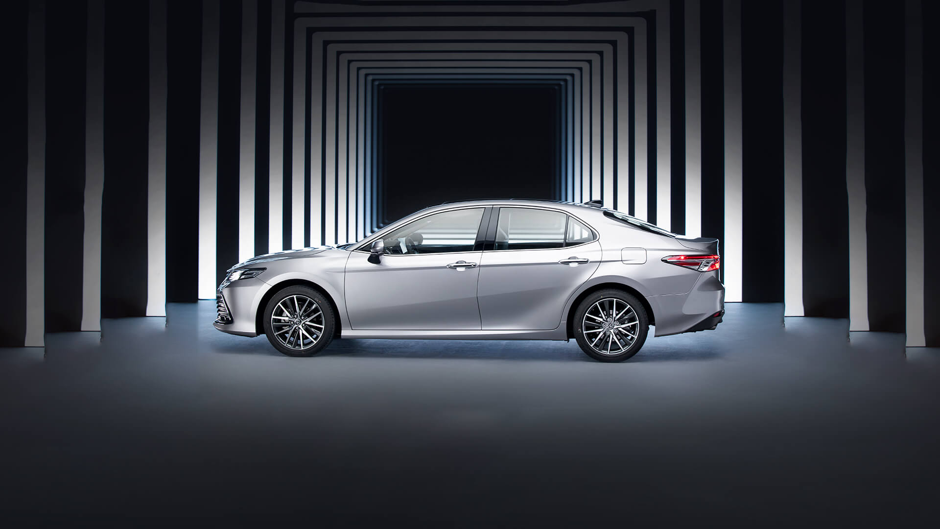 Toyota Camry SE view 3
