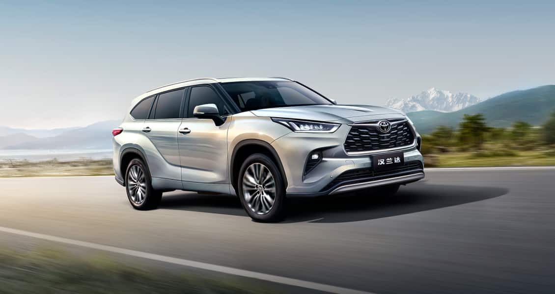 Toyota Highlander XLE view 3